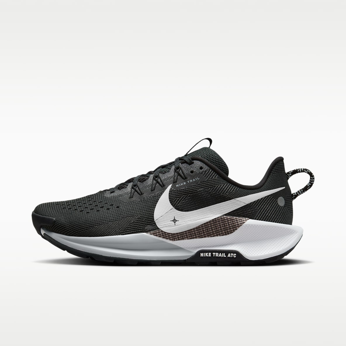 Black Trail. Nike.com